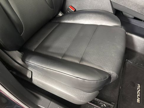 Used 2021 Nissan Rogue SV w/ Premium Package FWD image 30