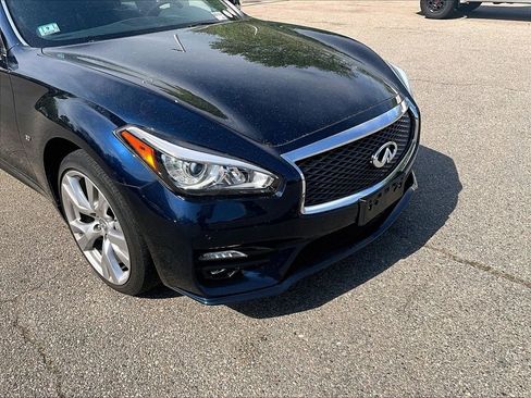 Used 2018 INFINITI Q70 Luxe w/ Sport Package AWD/4WD image 5