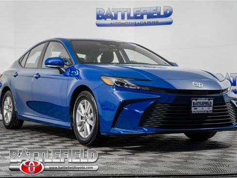 Used 2025 Toyota Camry LE image 1
