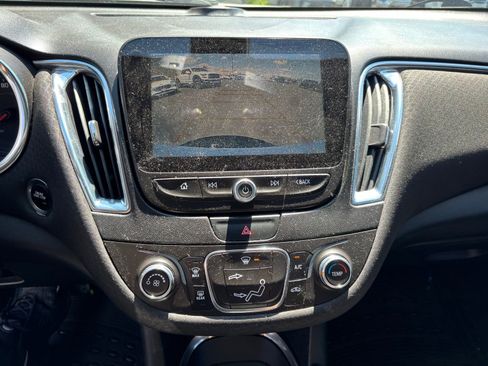 Used 2018 Chevrolet Malibu LT FWD image 11