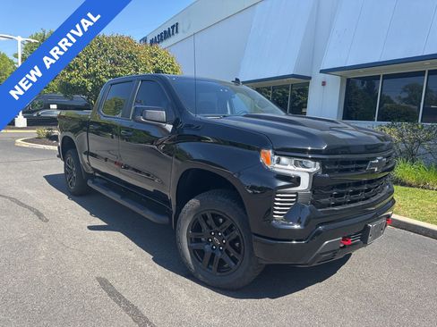 Used 2025 Chevrolet Silverado 1500 LT Trail Boss w/ Convenience Package II AWD/4WD image 1