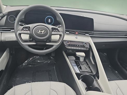 New 2026 Hyundai Elantra Limited FWD image 18