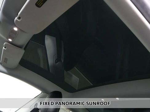 Used 2023 Tesla Model 3 Standard Range image 4