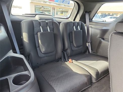 Used 2015 Ford Explorer XLT image 31