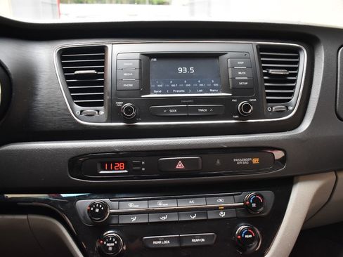 Used 2018 Kia Sedona L FWD image 26