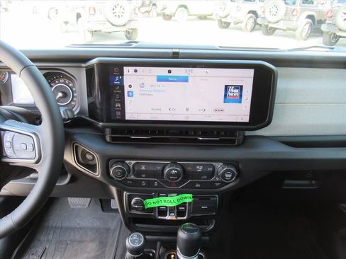 New 2025 Jeep Gladiator Sport image 21