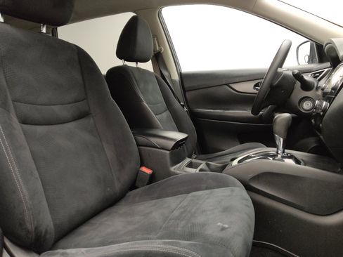 Used 2016 Nissan Rogue S w/ Appearance Package FWD image 19