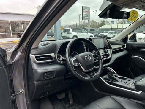 Used 2022 Toyota Highlander XLE image 31