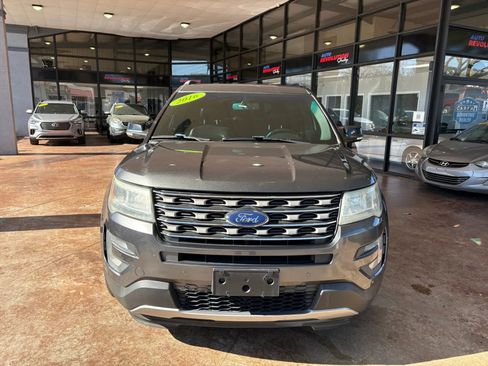 Used 2016 Ford Explorer XLT w/ Equipment Group 202A AWD/4WD image 2