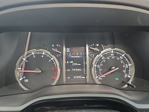 Used 2023 Toyota 4Runner Limited AWD/4WD image 11