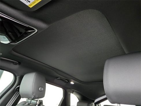 New 2026 Land Rover Range Rover Velar Dynamic SE image 11