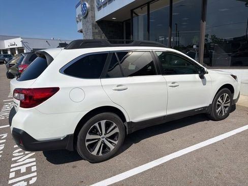 Used 2018 Subaru Outback 3.6R Limited w/ Popular Package #2 AWD/4WD image 4