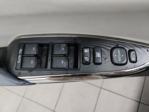 Used 2013 Toyota Avalon XLE Premium image 9