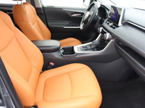 Certified 2025 Toyota RAV4 XLE w/ Convenience Package image 21