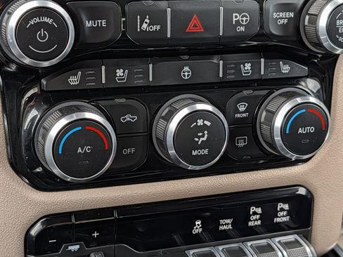 Used 2022 RAM 1500 Laramie AWD/4WD image 23