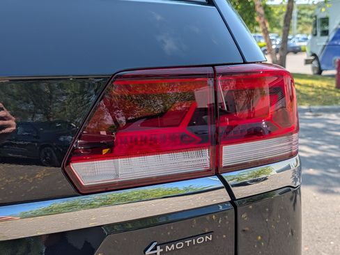 Certified 2023 Volkswagen Atlas SE w/ Black Wheel Package AWD/4WD image 17