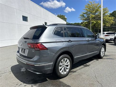 Used 2018 Volkswagen Tiguan SE w/ Panoramic Sunroof Package image 5
