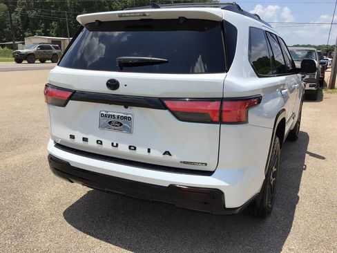 Used 2025 Toyota Sequoia Platinum AWD/4WD image 10