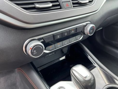 Used 2024 Nissan Altima 2.5 SR FWD image 31