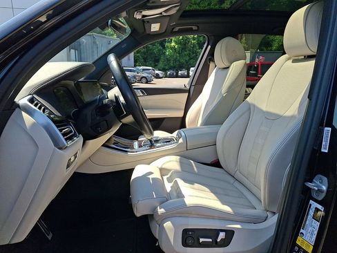Used 2021 BMW X5 xDrive40i w/ M Sport Package AWD/4WD image 14