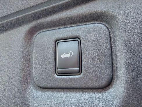 Used 2019 Nissan Pathfinder SL FWD image 65