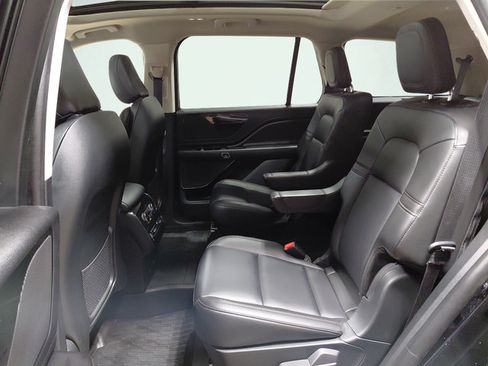 Used 2024 Lincoln Aviator AWD w/ Premium Package image 20