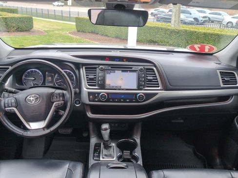 Used 2017 Toyota Highlander FWD V6 image 29