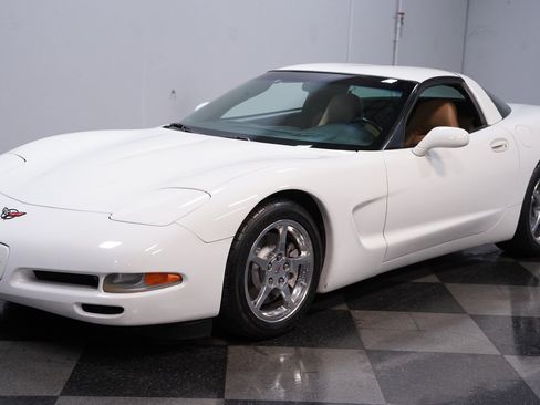 Used 2004 Chevrolet Corvette Coupe w/ Roof Package RWD image 6