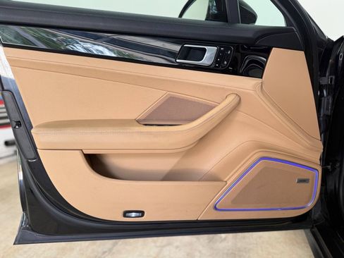 Used 2019 Porsche Panamera RWD image 37
