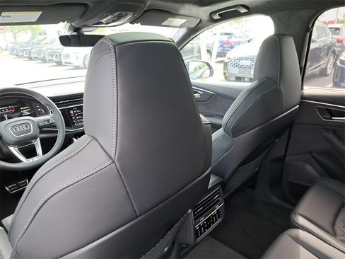 New 2026 Audi SQ7 Prestige image 25
