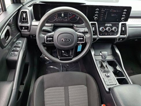 Used 2021 Kia Sorento LX AWD/4WD image 11