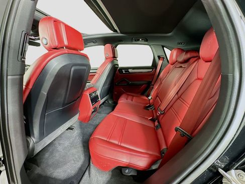 Used 2022 Porsche Cayenne S Platinum image 22