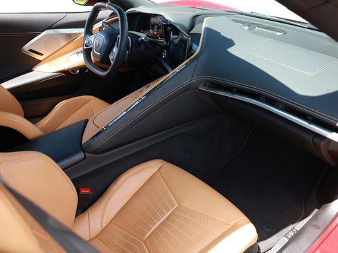 Used 2024 Chevrolet Corvette Stingray Preferred Conv w/ 2LT RWD image 29