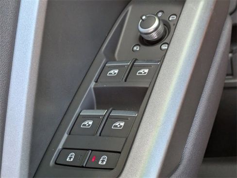 Used 2025 Audi Q3 2.0T Premium image 23