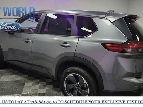 Used 2024 Nissan Rogue SV image 5