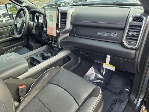 New 2026 RAM 2500 Laramie AWD/4WD image 17