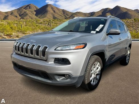 Used 2016 Jeep Cherokee Latitude image 2