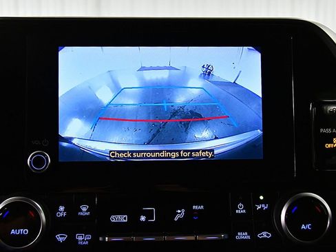 Used 2023 Toyota Highlander LE AWD/4WD image 25