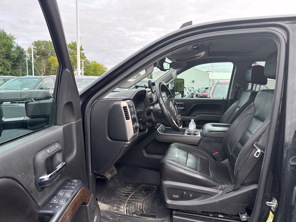 Used 2017 GMC Sierra 2500 Denali w/ Duramax Plus Package AWD/4WD image 2