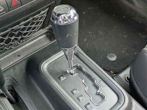 Used 2018 Jeep Wrangler Unlimited Sahara image 13