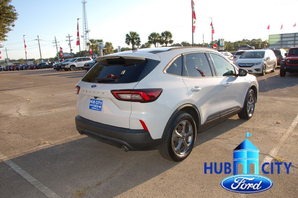 Used 2025 Ford Escape ST-Line FWD image 5