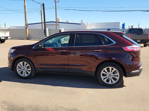Used 2024 Ford Edge Titanium image 2