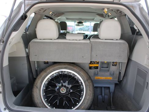 Used 2012 Toyota Sienna XLE AWD/4WD image 5