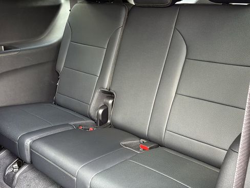 Used 2025 Chevrolet Traverse High Country FWD image 24