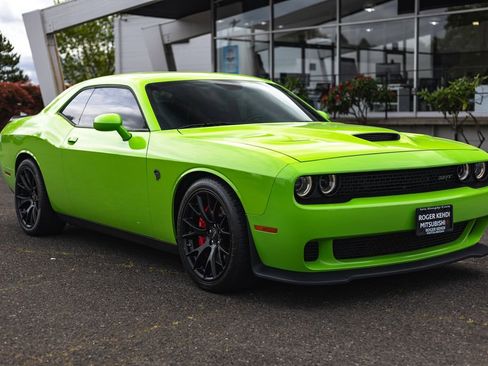 Used 2015 Dodge Challenger SRT Hellcat RWD image 9