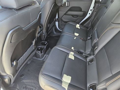 New 2025 Jeep Gladiator Sport image 30