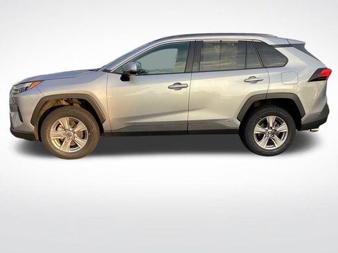 Used 2025 Toyota RAV4 XLE AWD/4WD image 6