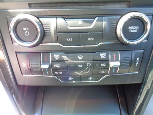 Used 2016 Ford Explorer XLT w/ Equipment Group 201A AWD/4WD image 17