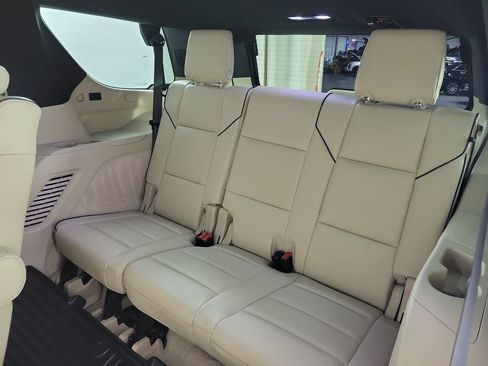 Used 2024 Cadillac Escalade Premium Luxury RWD image 10
