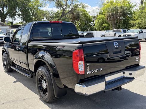 Used 2011 Nissan Frontier SV image 6